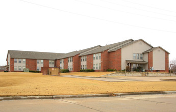 Park Village in Tulsa, OK - Foto de edificio - Building Photo