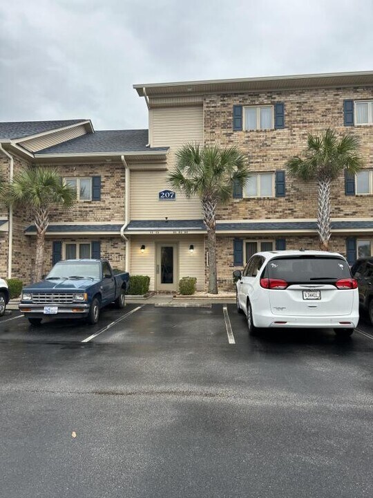 207 Double Eagle Dr in Myrtle Beach, SC - Foto de edificio