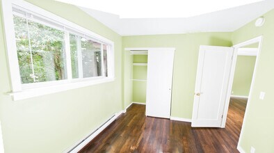 1006 W Nickerson St, Unit 4 in Seattle, WA - Building Photo - Building Photo