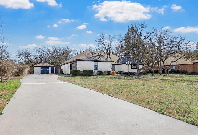 2700 S Chase Ct, Unit 824 in Burleson, TX - Building Photo - Building Photo