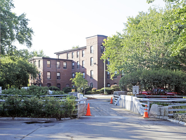 Centennial Island Apartments in Lowell, MA - Foto de edificio - Building Photo