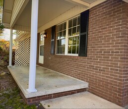 597 Bluebird Dr in Russell Springs, KY - Foto de edificio - Building Photo