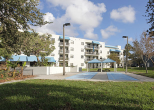 Palms of Deerfield in Deerfield Beach, FL - Building Photo - Building Photo