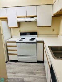 709 NW 92nd Ave photo'