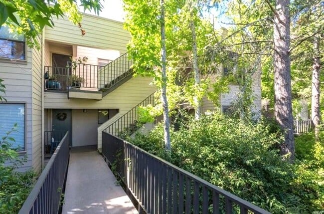 property at 727 Vía Casitas