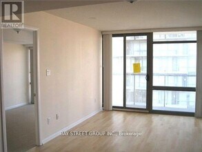 38 Grenville St in Toronto, ON - Building Photo - Building Photo