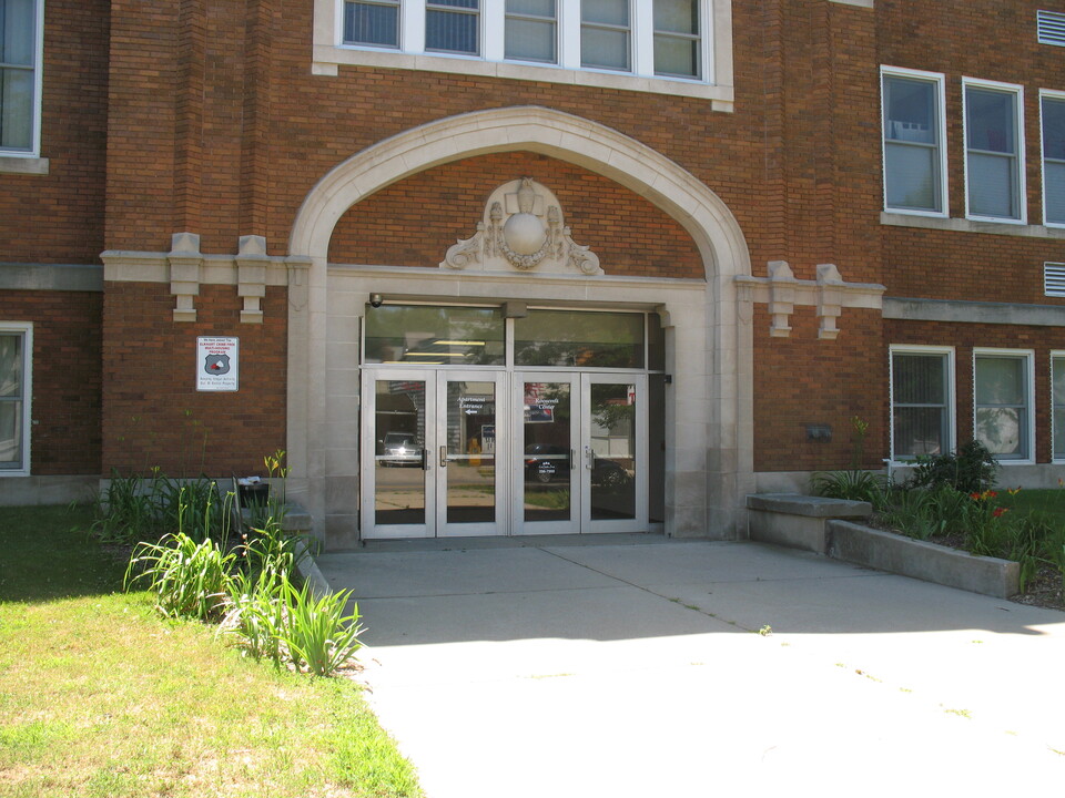 Roosevelt Center in Elkhart, IN - Building Photo