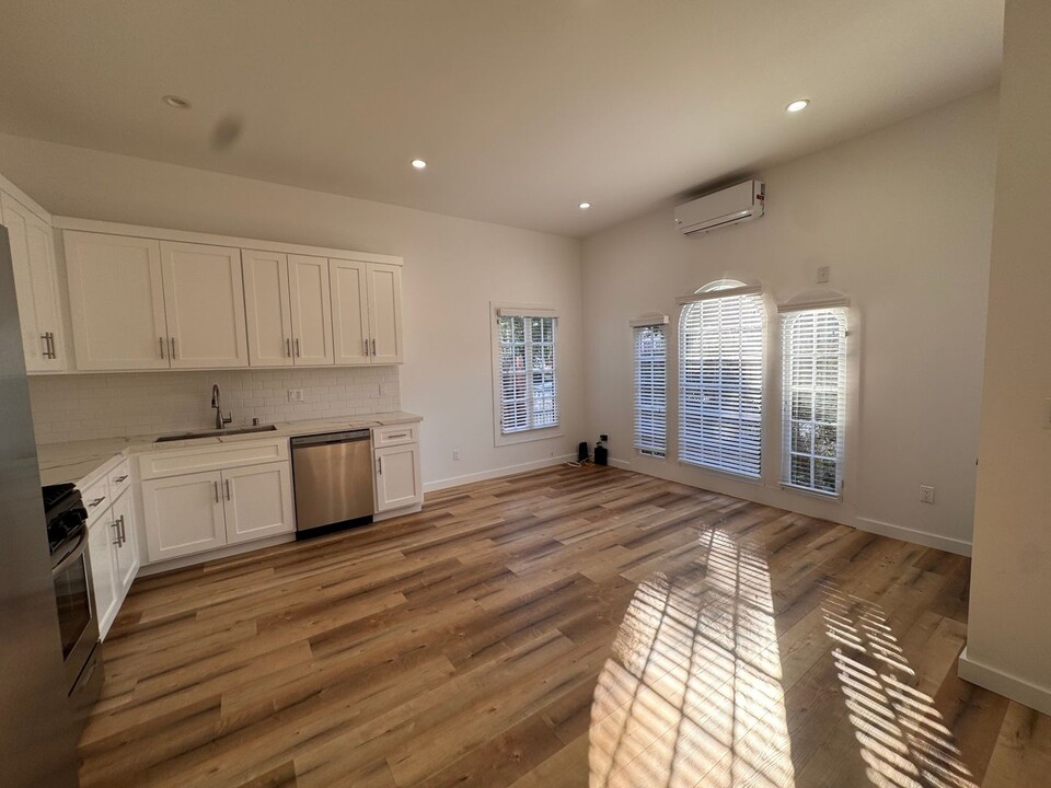 1291 W 22nd St in Los Angeles, CA - Building Photo
