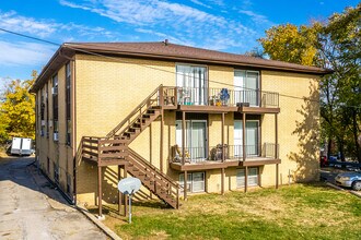 COLONIAL ARMS in Des Moines, IA - Building Photo - Primary Photo