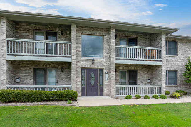 Spring Creek III Condominiums in Highland, IN - Building Photo - Building Photo