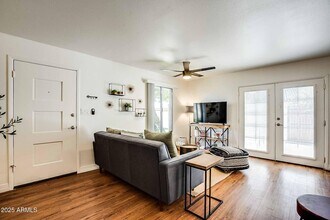 7906 E Keim Dr in Scottsdale, AZ - Foto de edificio - Building Photo