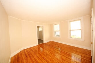 62 Bedford St, Unit 1 in Waltham, MA - Building Photo - Building Photo
