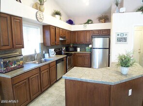 9139 W Davis Rd in Peoria, AZ - Building Photo - Building Photo