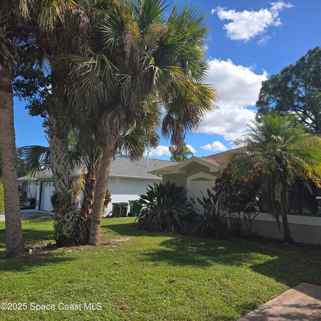 7747 Greenboro Dr in Melbourne, FL - Building Photo - Building Photo