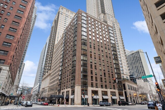 property at 40 E Delaware Pl