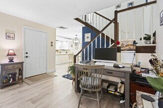 5674 SE Riverboat Dr in Stuart, FL - Building Photo - Building Photo