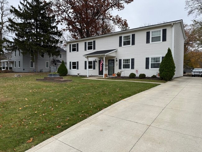 545 Mentor Ave, Unit 545 mentor in Painesville, OH - Foto de edificio - Building Photo