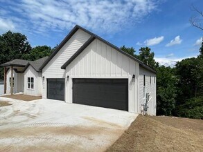 1975 Collins Dr in Pea Ridge, AR - Building Photo - Building Photo