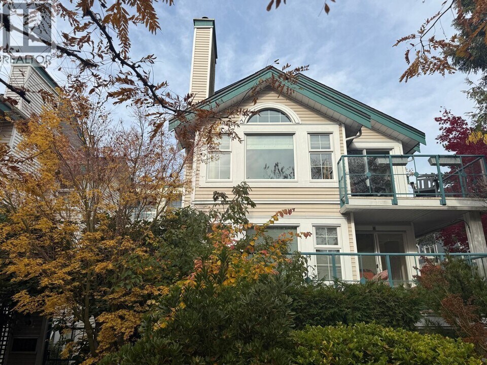 735 W 15th Ave in Vancouver, BC - Building Photo