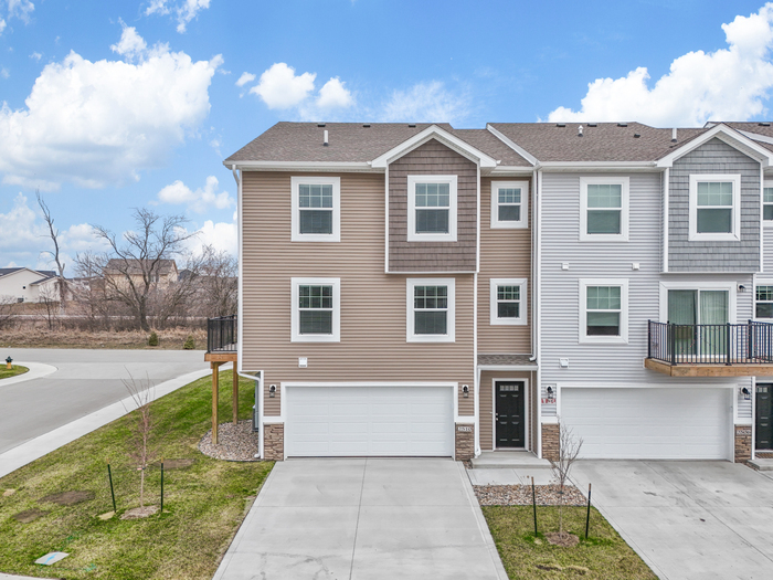 2708 NW 19th Ln in Ankeny, IA - Building Photo