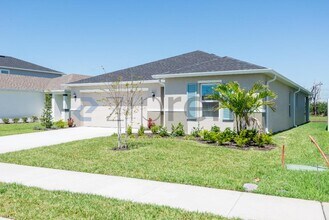 9286 Sandy Bluffs Circle in Parrish, FL - Foto de edificio - Building Photo