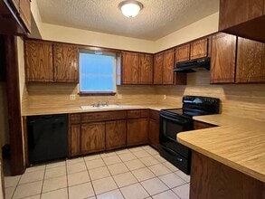 141 E Juniper Ln in Mustang, OK - Building Photo - Building Photo