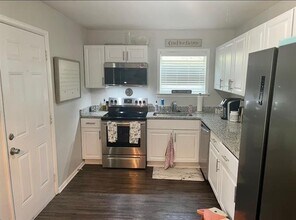 1813 Crescent St in Denton, TX - Building Photo - Building Photo