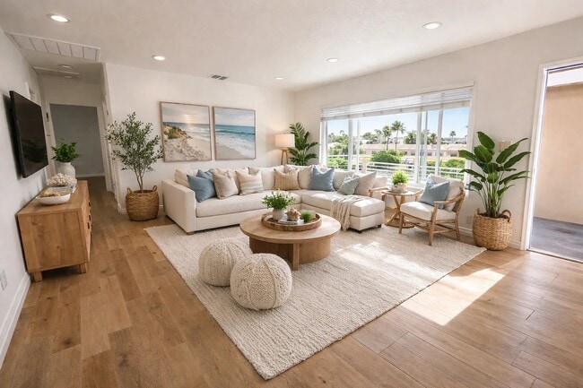 820 Geneva Ave, Unit B