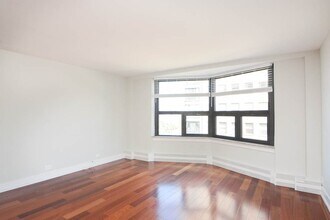 450 W Wellington Ave in Chicago, IL - Foto de edificio - Building Photo