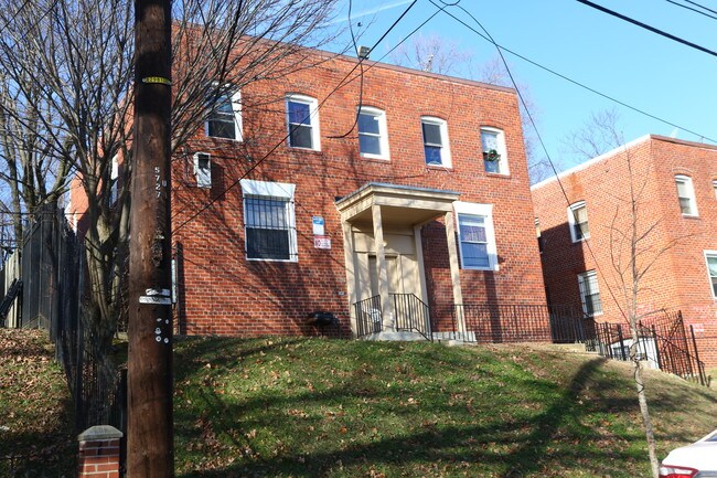 3113 Buena Vista Ter SE in Washington, DC - Building Photo - Building Photo