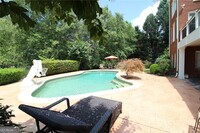 615 Falls Lake Dr in Alpharetta, GA - Building Photo - Building Photo