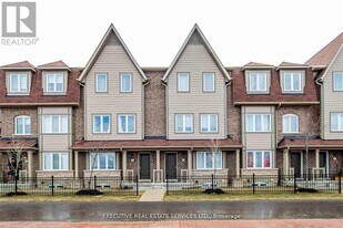 4 Edinburgh Dr in Brampton, ON - Building Photo