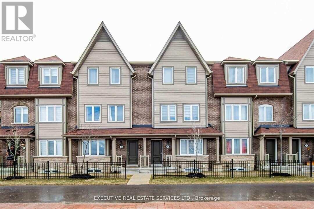 4 Edinburgh Dr in Brampton, ON - Building Photo