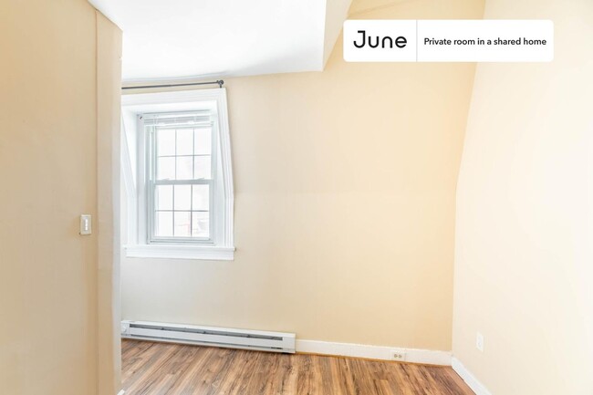 Private bedroom in 8 bed/3.5 bath Home in Washington, DC - Building Photo - Building Photo
