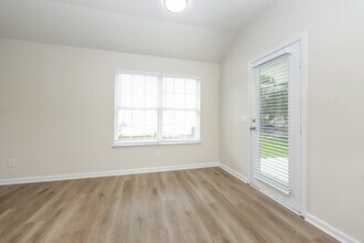 492 Cedar Park Cir in La Vergne, TN - Building Photo - Building Photo