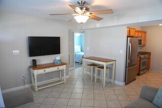 9211 Atlantic Ave in Margate City, NJ - Foto de edificio - Building Photo