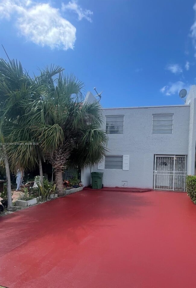 property at 921 W 80th Pl