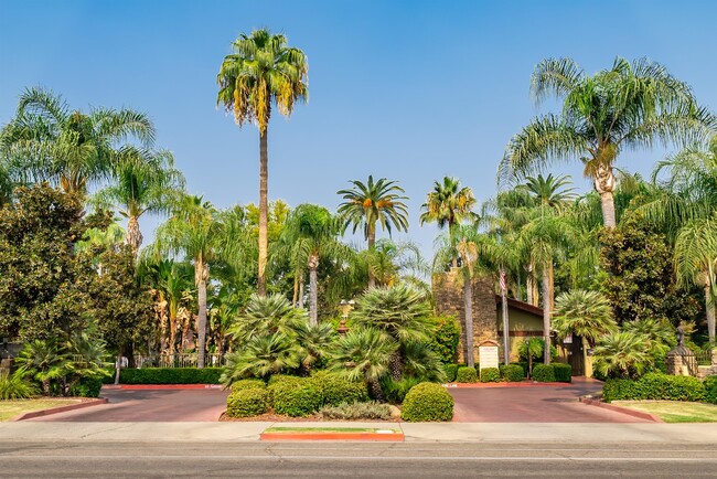 property at 2881-2909 Huntington Blvd