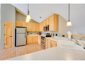 1387 Yorkshire Ln in Shakopee, MN - Building Photo - Building Photo