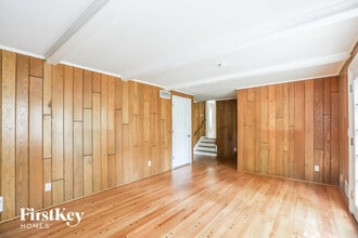 9827 Mission Rd in Overland Park, KS - Foto de edificio - Building Photo