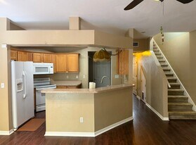 5047 NW 1st Pl in Gainesville, FL - Building Photo