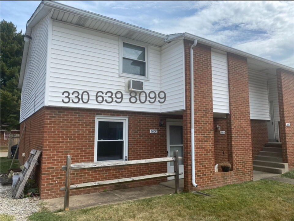 800 Garberdale Square-Unit -C in Bolivar, OH - Building Photo