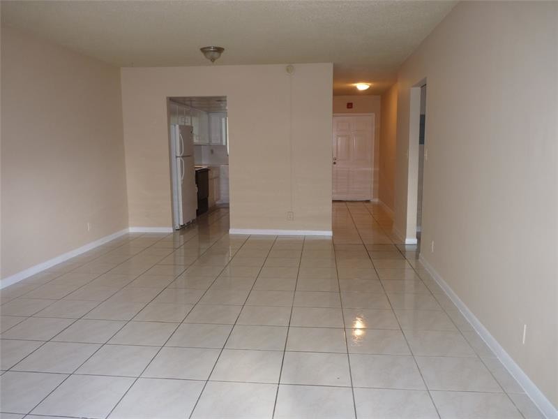 3100 Coral Springs Dr in Coral Springs, FL - Building Photo