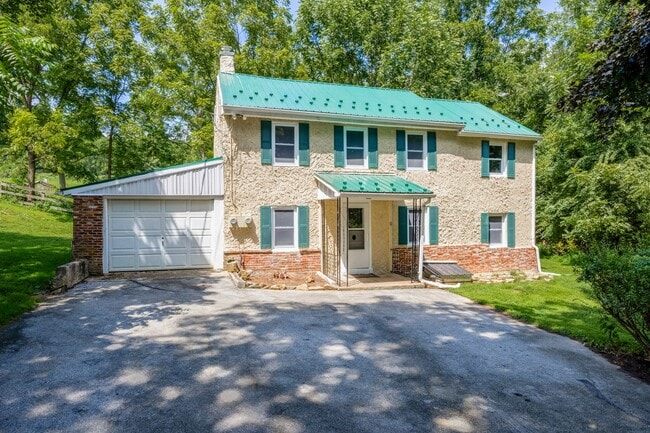 property at 1611 Shadyside Rd