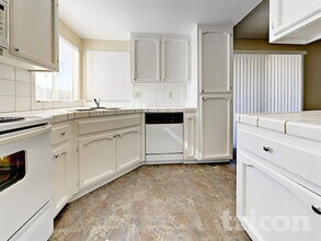 215 Loy St. in Waterford, CA - Foto de edificio - Building Photo