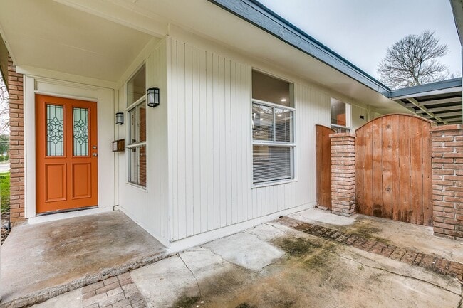 property at 511 E Hathaway Dr