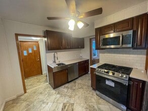 12 Valentine St in Glen Cove, NY - Building Photo - Building Photo
