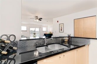 412 11th Ave, Unit 410 in Seattle, WA - Foto de edificio - Building Photo