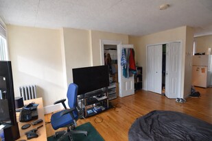 32 Irving St in Boston, MA - Building Photo