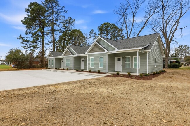 111 N Mill St in Pikeville, NC - Building Photo - Building Photo